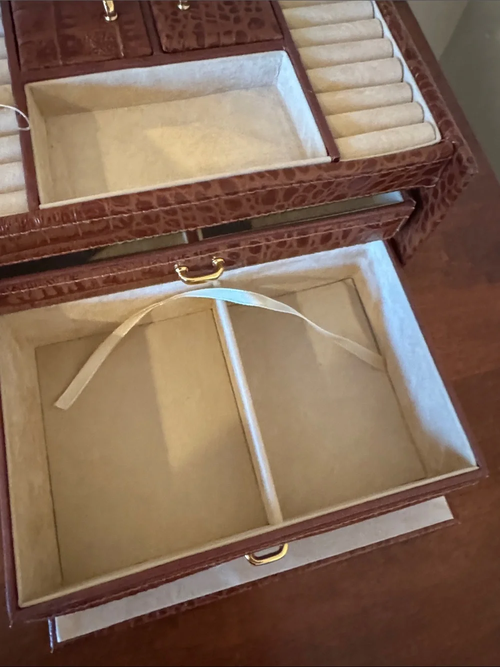 WOLF DESIGNS Brown Faux Croc Jewelry Box with Top Handle